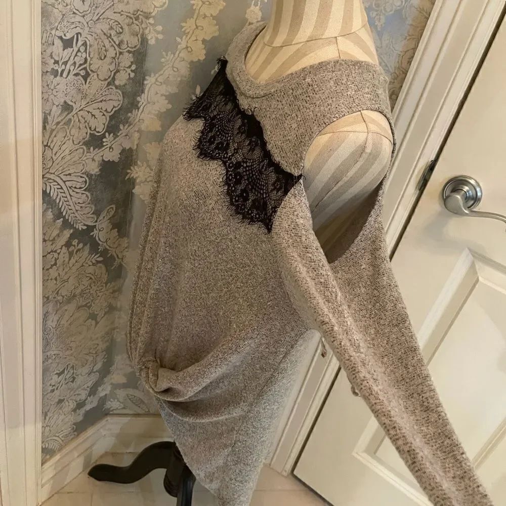 AWESOME KNIT Cold Shoulder Top! - Picture 6 of 16